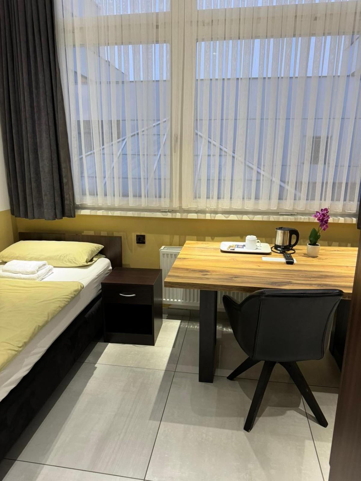 Stadtpension ไฮล์บรอนน์ ภายนอก รูปภาพ