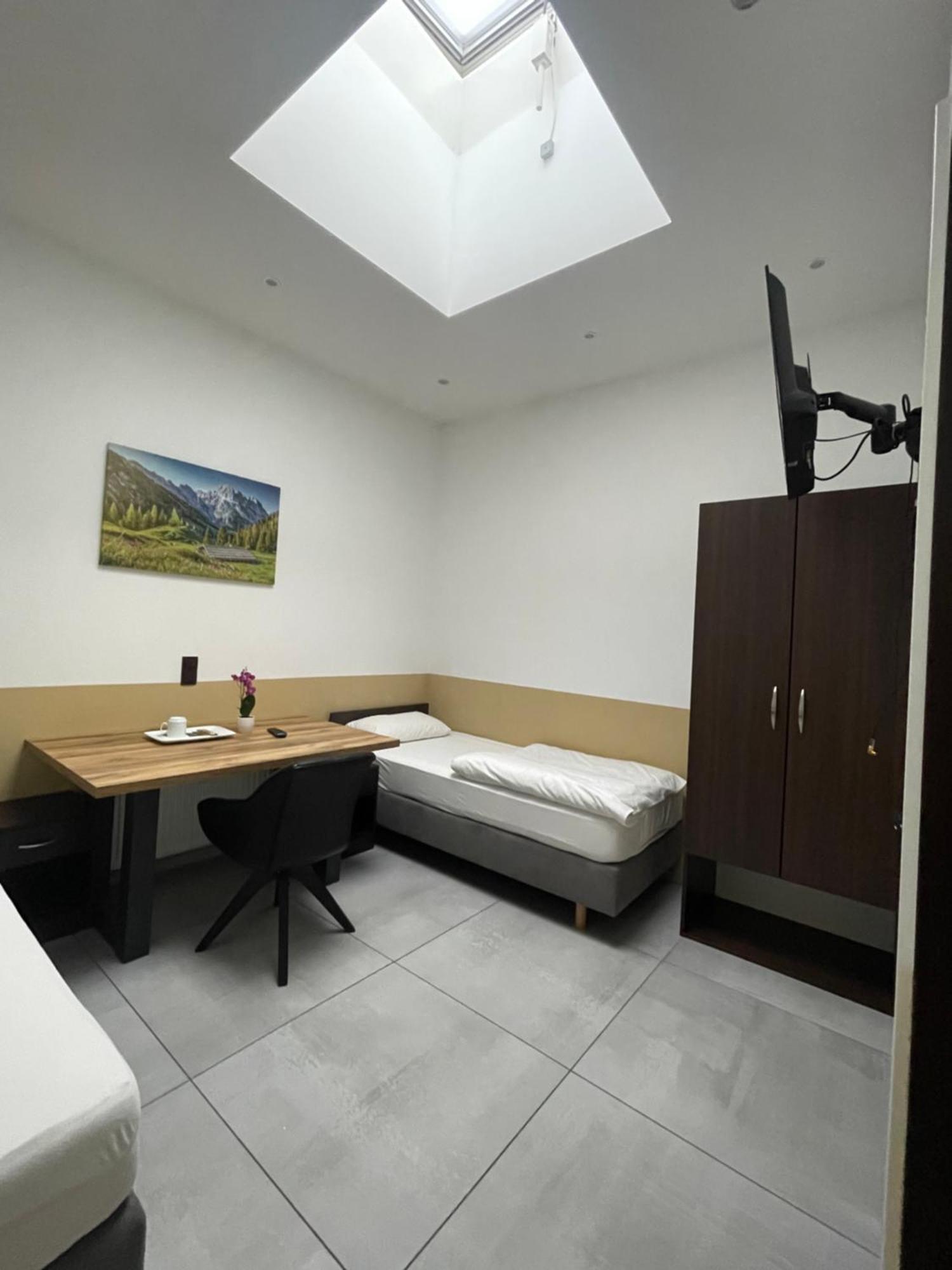 Stadtpension ไฮล์บรอนน์ ภายนอก รูปภาพ